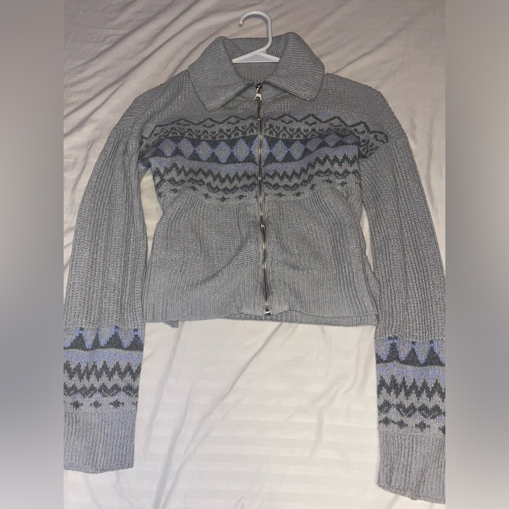 Grey Zipup sweater